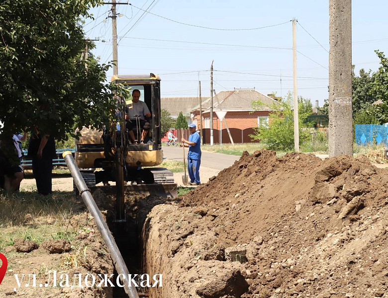 Специалисты АО "Водопровод"...