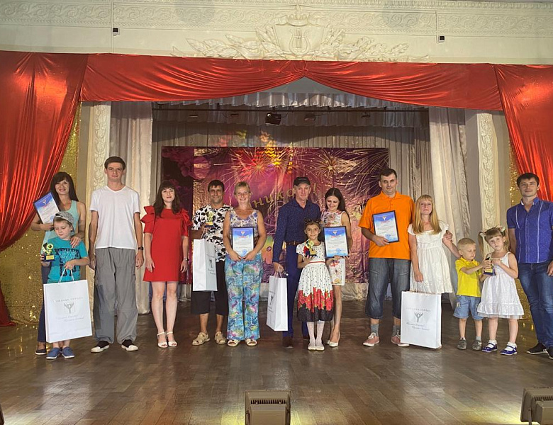 29 июля в городском Доме культуры прошел IX городской фестиваль-конкурс молодых семей «Её Величество- Семья».