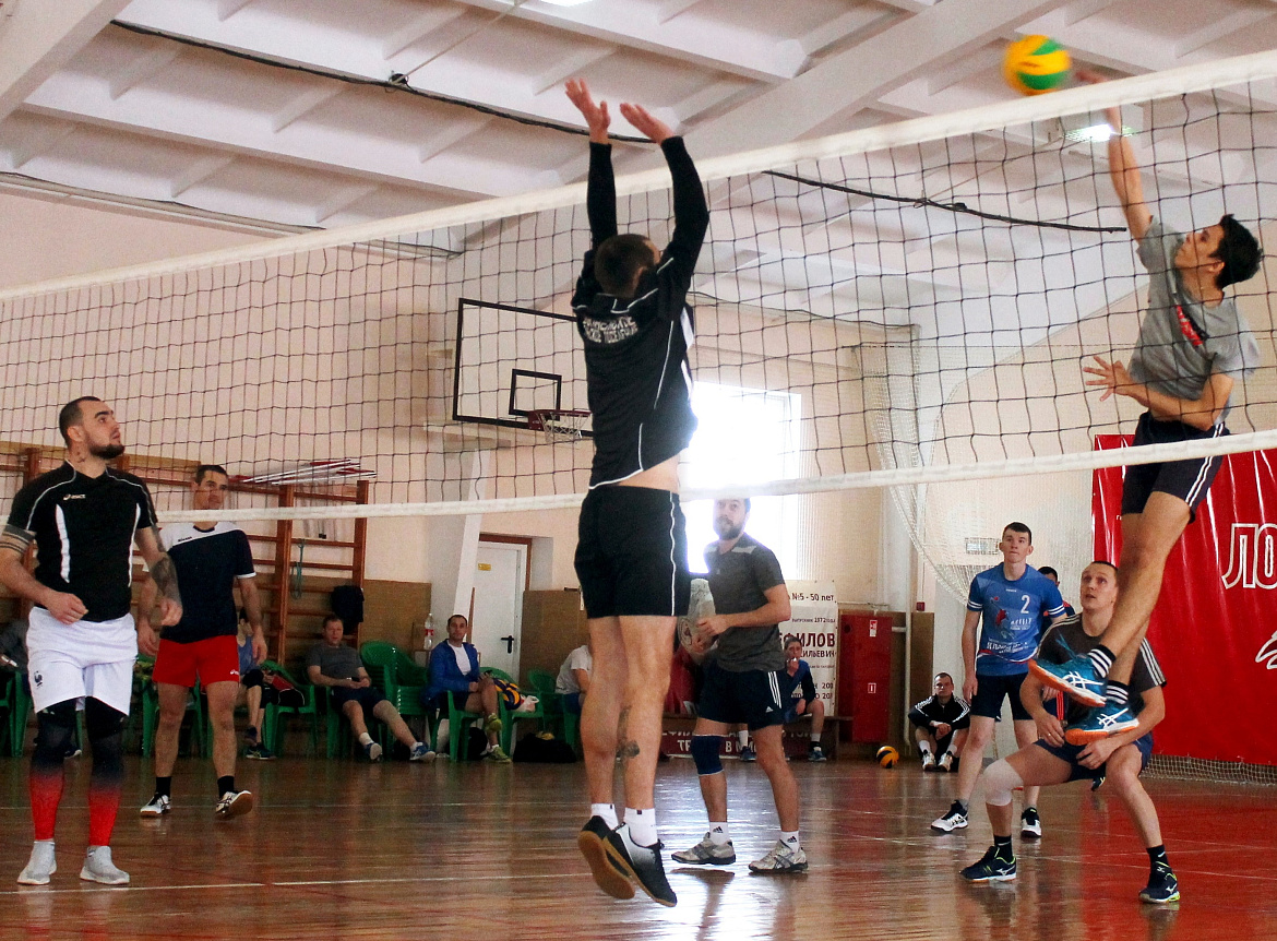 Групповые игры по волейболу среди мужчин прошли в Усть-Лабинске